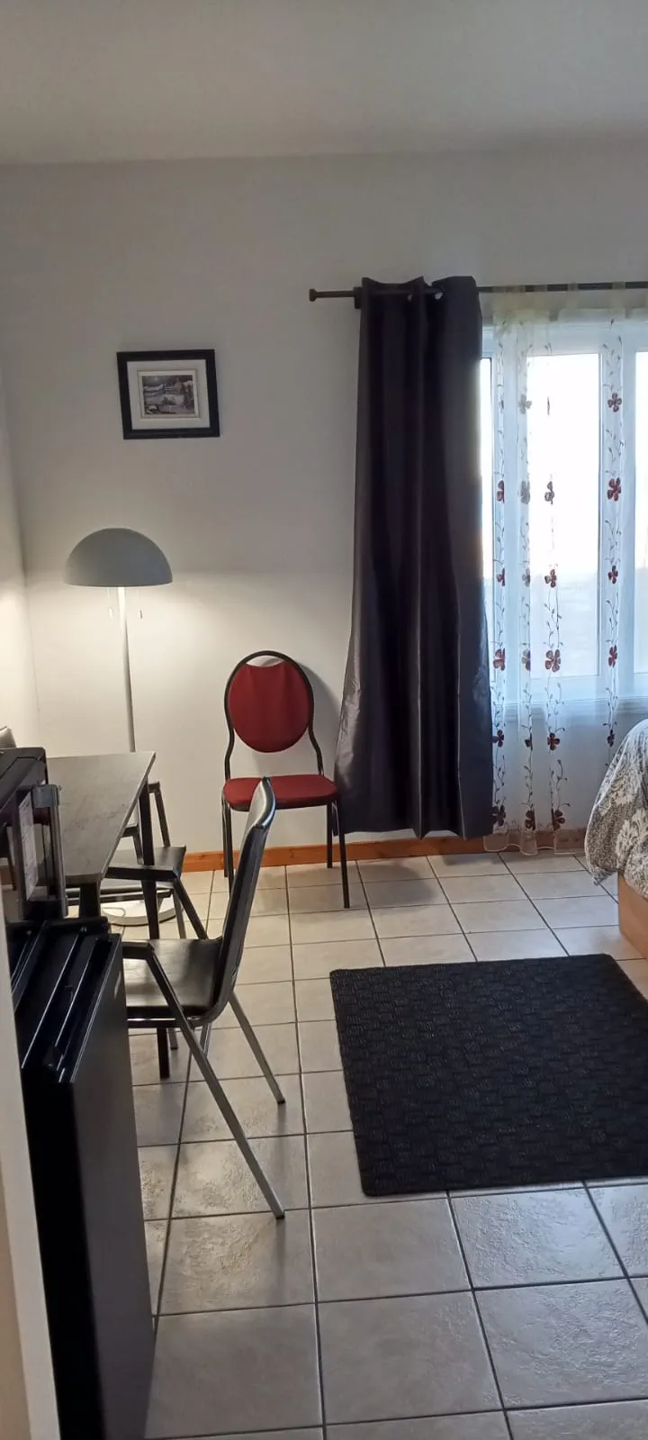 Room1 - Lake View ( Queen bed + Single bed) - (2 Adults + 1 Kid)
